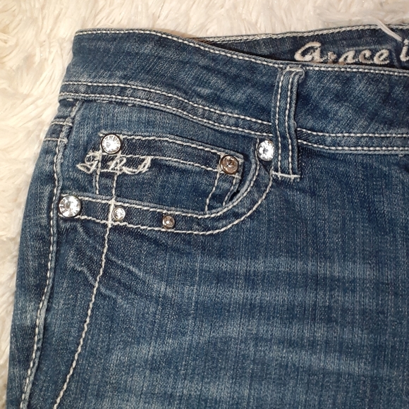 Grace in LA Women's Cross Embroidered Pocket - Picture 7 of 7